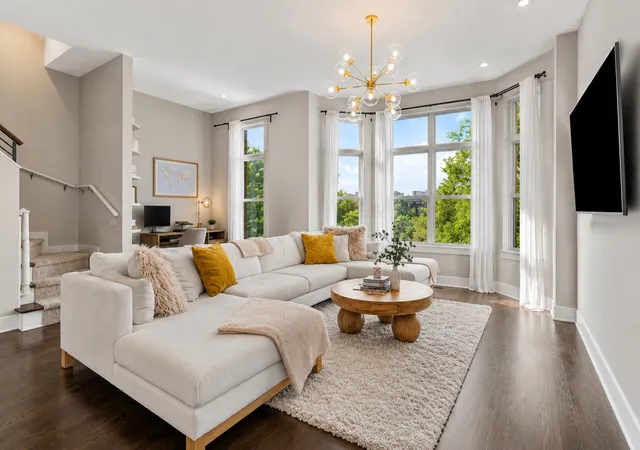 Photo 4 of Townhouse for sale at 729 W 15th Street, Chicago, IL 60607 | MLS# 12753104 | Listing updated on 2026-09-14