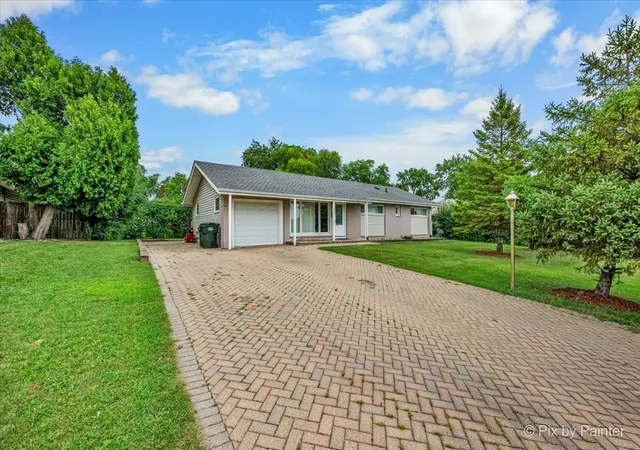 Photo 2 of Single family home for sale at 260 Flagstaff Ln, Hoffman Estates, IL 60169 | MLS# 12753124 | Listing updated on 2026-09-28