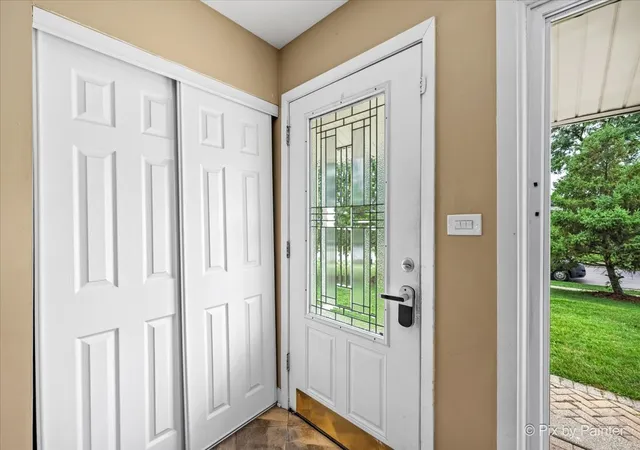 Photo 3 of Single family home for sale at 260 Flagstaff Ln, Hoffman Estates, IL 60169 | MLS# 12753124 | Listing updated on 2026-09-28
