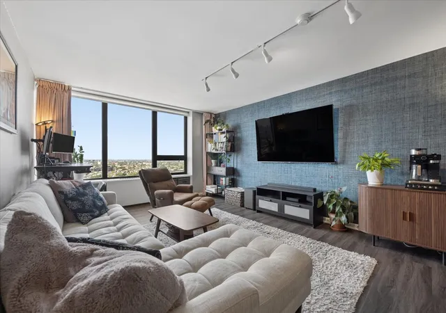 Photo 3 of Sale Pending at 3930 N Pine Grv Ave #2612, Chicago, IL 60613 | MLS# 12753130 | Listing updated on 2026-10-07