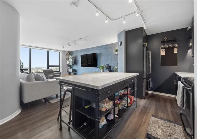 Photo 4 of Sale Pending at 3930 N Pine Grv Ave #2612, Chicago, IL 60613 | MLS# 12753130 | Listing updated on 2026-10-07