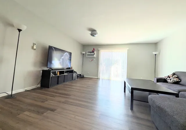 Listing Photo 4 - Condo for sale in building located at 1243 Brown St, Des Plaines, IL 60016 - Unit #2G