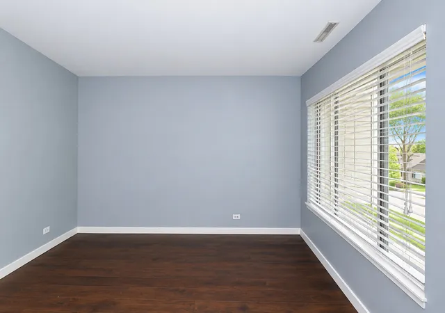Photo 4 of Townhouse for sale at 6262 Nugget Cir, Hanover Park, IL 60133 | MLS# 12753142 | Listing updated on 2026-09-17