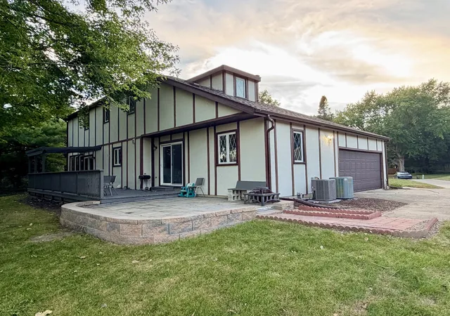 Photo 4 of Single family home for sale at 2004 Byrnebruk Dr, Champaign, IL 61822 | MLS# 12753145 | Listing updated on 2026-09-30