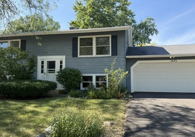 Photo 1 of Single family home for sale at 1625 Sycamore Ln, Aurora, IL 60504 | MLS# 12753151 | Listing updated on 2026-09-23
