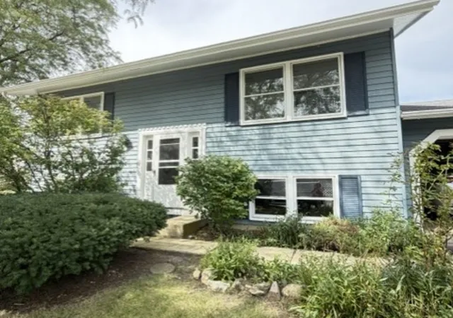 Photo 2 of Single family home for sale at 1625 Sycamore Ln, Aurora, IL 60504 | MLS# 12753151 | Listing updated on 2026-09-23