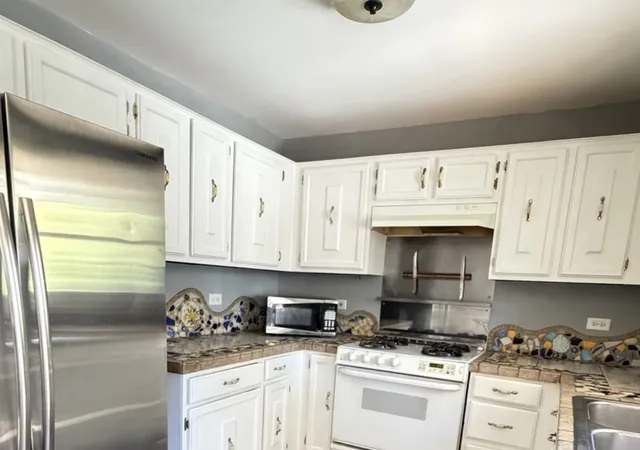 Photo 3 of Single family home for sale at 1625 Sycamore Ln, Aurora, IL 60504 | MLS# 12753151 | Listing updated on 2026-09-23