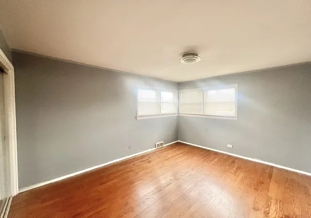 Listing Photo 4 - Condo for sale in building located at 5032 Crain St, Skokie, IL 60077
