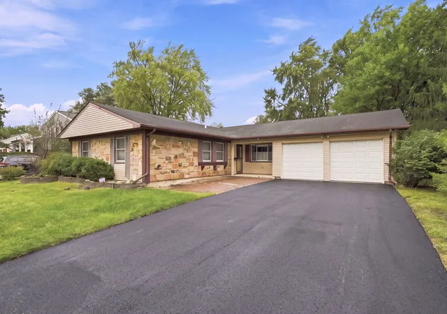 Photo 1 of Single family home for sale at 1600 Cambourne Ln, Schaumburg, IL 60194 | MLS# 12753165 | Listing updated on 2026-09-19