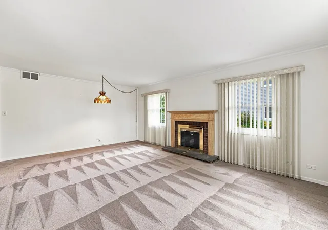 Photo 4 of Single family home for sale at 1600 Cambourne Ln, Schaumburg, IL 60194 | MLS# 12753165 | Listing updated on 2026-09-19