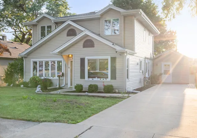 Photo 2 of Single family home for sale at 9246 S 49th Court, Oak Lawn, IL 60453 | MLS# 12753167 | Listing updated on 2026-09-15