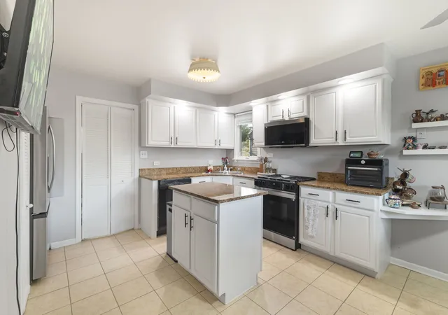 Photo 3 of Single family home for sale at 9246 S 49th Court, Oak Lawn, IL 60453 | MLS# 12753167 | Listing updated on 2026-09-15