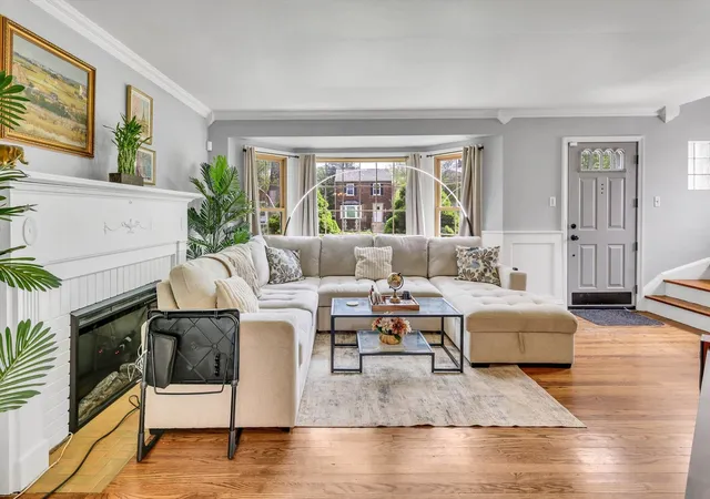 Photo 2 of Single family home for sale at 10006 S Artesian Ave, Chicago, IL 60655 | MLS# 12753186 | Listing updated on 2026-09-14