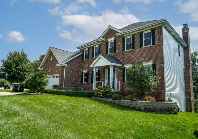 Photo 2 of Single family home for sale at 17 Chapel Hl Ct, Westmont, IL 60559 | MLS# 12753219 | Listing updated on 2026-09-14