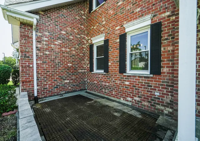 Photo 3 of Single family home for sale at 17 Chapel Hl Ct, Westmont, IL 60559 | MLS# 12753219 | Listing updated on 2026-09-14