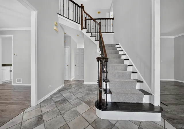 Photo 4 of Single family home for sale at 17 Chapel Hl Ct, Westmont, IL 60559 | MLS# 12753219 | Listing updated on 2026-09-14