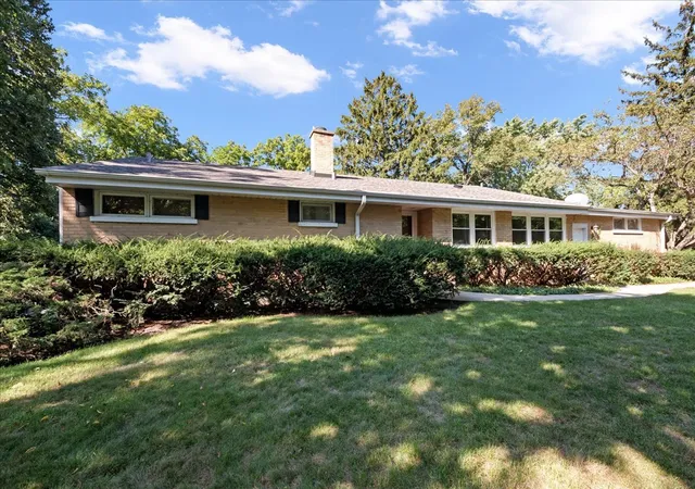 Photo 1 of Sale Pending at 100 Green Bay Rd, Highland Park, IL 60035 | MLS# 12753228 | Listing updated on 2026-10-01
