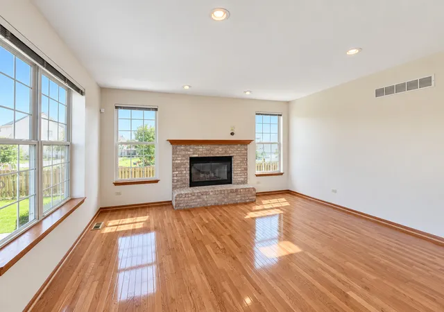 Photo 4 of Single family home for sale at 247 Alyssum Ct, Romeoville, IL 60446 | MLS# 12753250 | Listing updated on 2026-10-05