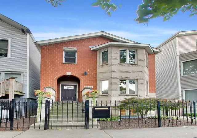 Single family home for sale at 3242 N Leavitt St, Chicago, IL 60618 | MLS# 12753253