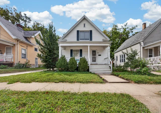 Photo 1 of Single family home for sale at 614 W Oakland Ave, Bloomington, IL 61701 | MLS# 12753256 | Listing updated on 2026-09-12