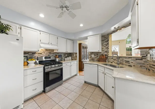 Photo 3 of Townhouse for sale at 314 Cimarron Rd, Lombard, IL 60148 | MLS# 12753275 | Listing updated on 2026-09-25