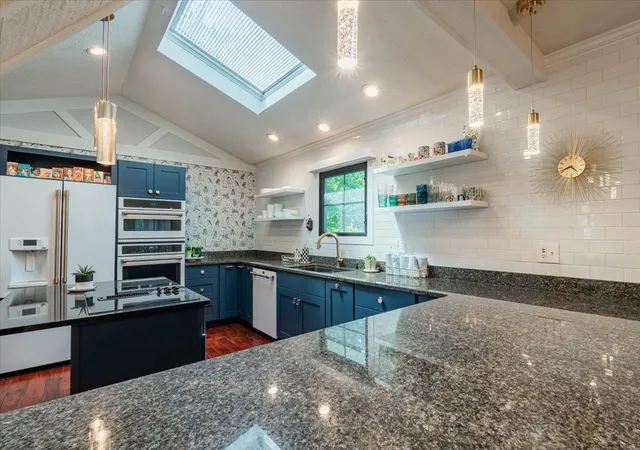 Photo 4 of Single family home for sale at 2202 Hedgewood Dr, Bloomington, IL 61704 | MLS# 12753283 | Listing updated on 2026-09-20