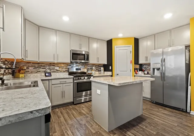 Photo 4 of Single family home for sale at 1213 Prairie Crk Trl, Joliet, IL 60431 | MLS# 12753312 | Listing updated on 2026-09-24