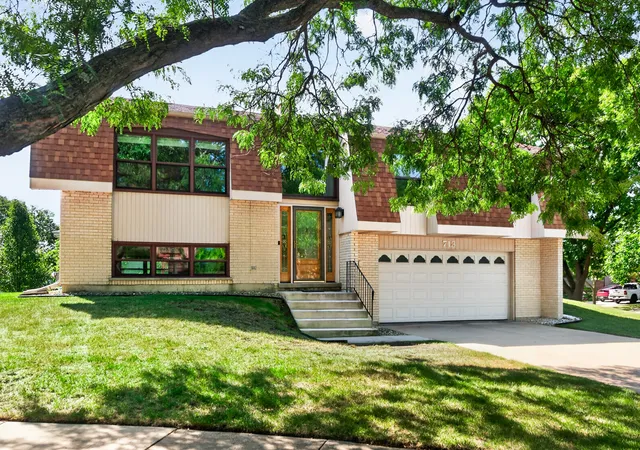 Photo 1 of Single family home for sale at 713 N Elm Cir, Itasca, IL 60143 | MLS# 12753324 | Listing updated on 2026-09-22