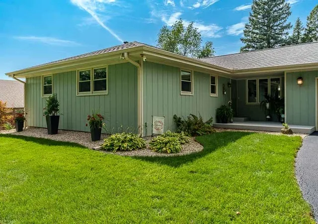 Photo 4 of Sale Pending at 12632 N Gate Rd, Roscoe, IL 61073 | MLS# 12753330 | Listing updated on 2026-09-13