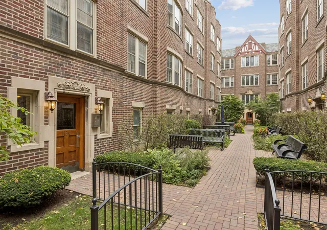 Photo 2 of Condo for sale at 1130 Washington Blvd #3A, Oak Park, IL 60302 | MLS# 12753342 | Listing updated on 2026-10-02