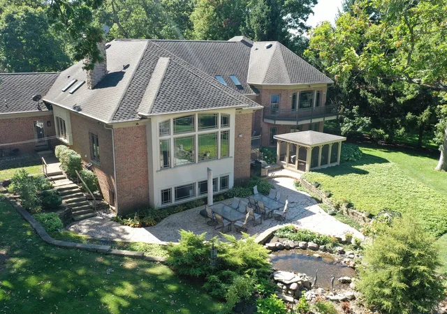 Photo 4 of Single family home for sale at 24092 W Old Oak Dr, Mundelein, IL 60060 | MLS# 12753345 | Listing updated on 2026-09-22