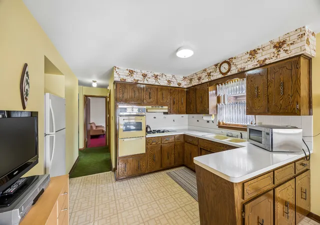 Photo 4 of Single family home for sale at 648 Escanaba Ave, Calumet City, IL 60409 | MLS# 12753360 | Listing updated on 2026-09-23