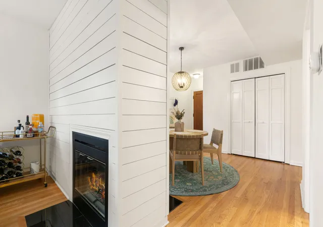 Listing Photo 5 - Condo for sale in building located at 3134 N Clifton Ave, Chicago, IL 60657 - Unit #3E