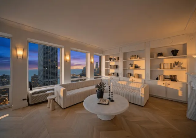 Listing Photo 4 - Condo for sale in building located at 111 E Chestnut St, Chicago, IL 60611 - Unit #PH-AB