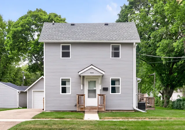 Photo 4 of Single family home for sale at 705 S 3rd Street, Oregon, IL 61061 | MLS# 12753375 | Listing updated on 2026-09-18