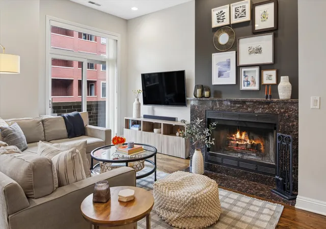 Listing Photo 4 - Condo for sale in building located at 2240 W N Ave, Chicago, IL 60647 - Unit #2E