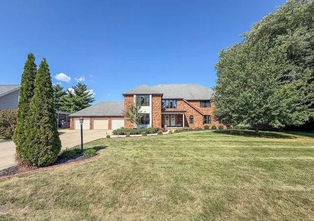 Photo 1 of Single family home for sale at 7 Pinehurst Dr, Mattoon, IL 61938 | MLS# 12753416 | Listing updated on 2026-09-15