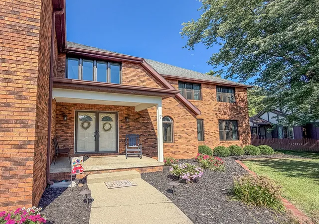 Photo 4 of Single family home for sale at 7 Pinehurst Dr, Mattoon, IL 61938 | MLS# 12753416 | Listing updated on 2026-09-15