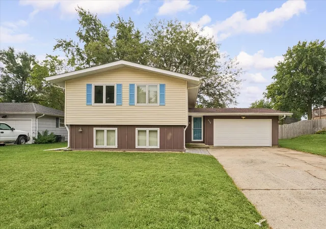 Photo 1 of Single family home for sale at 814 Pinecrest Dr, Rantoul, IL 61866 | MLS# 12753417 | Listing updated on 2026-09-21