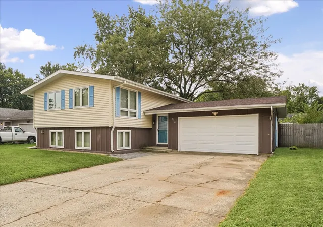 Photo 3 of Single family home for sale at 814 Pinecrest Dr, Rantoul, IL 61866 | MLS# 12753417 | Listing updated on 2026-09-21