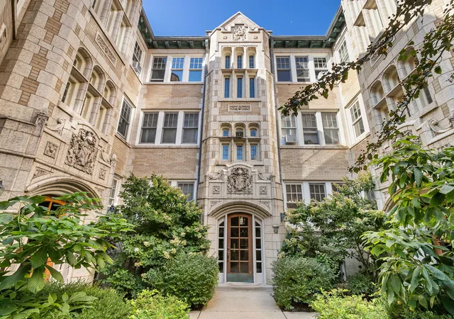 Condo for sale at 538 W Brompton Ave #1E, Chicago, IL 60657 | MLS# 12753422