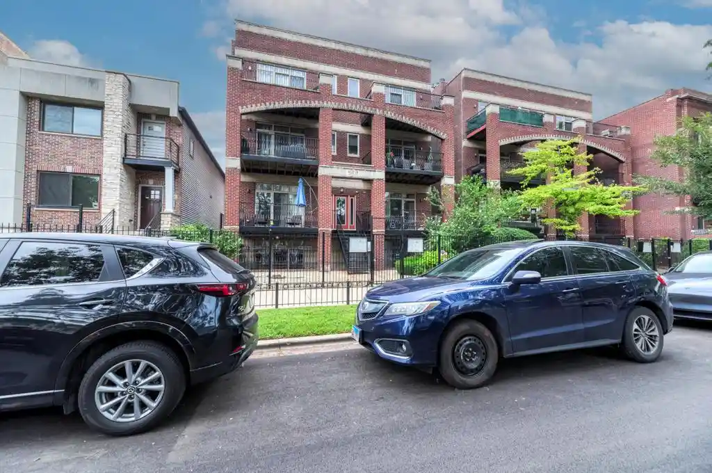 Listing Photo 2 - Condo for sale in 4222 S King Dr located at 4222 S King Dr, Chicago, IL 60653 - Unit #1S