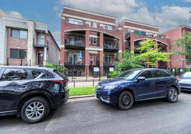 Photo 2 of Condo for sale at 4222 S King Dr #1S, Chicago, IL 60653 | MLS# 12753436 | Listing updated on 2026-09-14