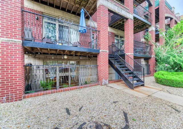 Listing Photo 3 - Condo for sale in building located at 4222 S King Dr, Chicago, IL 60653 - Unit #1S