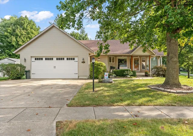 Single family home for sale at 2000 Spruce Ln, Monticello, IL 61856 | MLS# 12753439