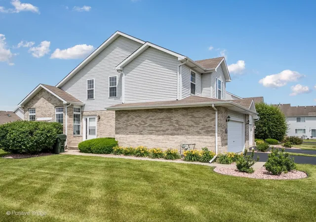 Photo 2 of Townhouse for sale at 5324 Crosswind Dr, Richton Park, IL 60471 | MLS# 12753452 | Listing updated on 2026-09-21