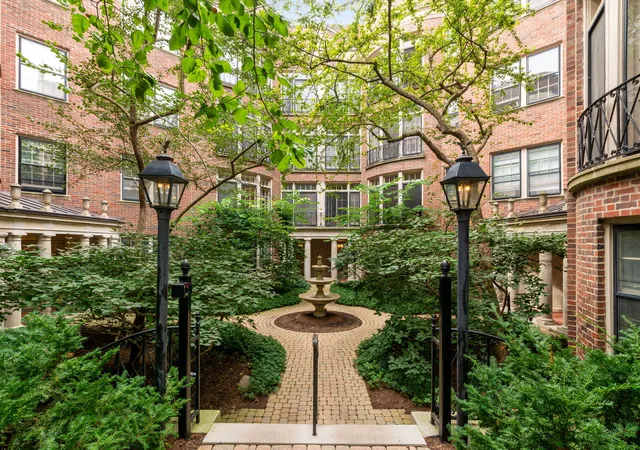 Photo 2 of Condo for sale at 946 Michigan Ave #3C, Evanston, IL 60202 | MLS# 12753462 | Listing updated on 2026-10-08