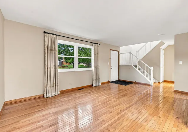Photo 4 of Single family home for sale at 4345 Rock Cvs Dr, Hoffman Estates, IL 60192 | MLS# 12753470 | Listing updated on 2026-09-15