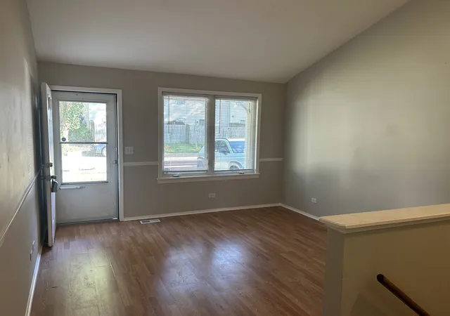 Photo 2 of Townhouse for sale at 1116 Stratford Ln, Algonquin, IL 60102 | MLS# 12753478 | Listing updated on 2026-09-15