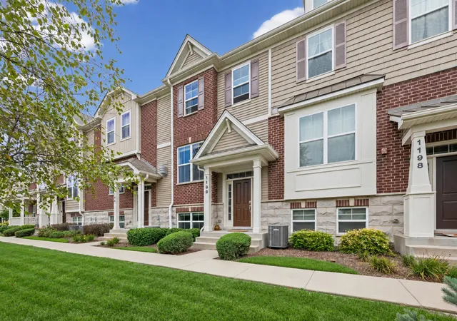 Townhouse for sale at 1196 Evergreen Ave, Des Plaines, IL 60016 | MLS# 12753485